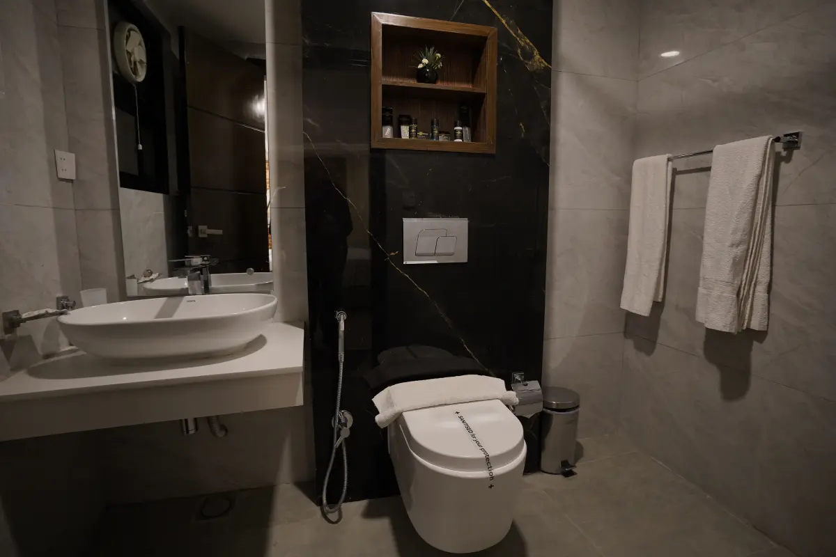 Standard Queen Room