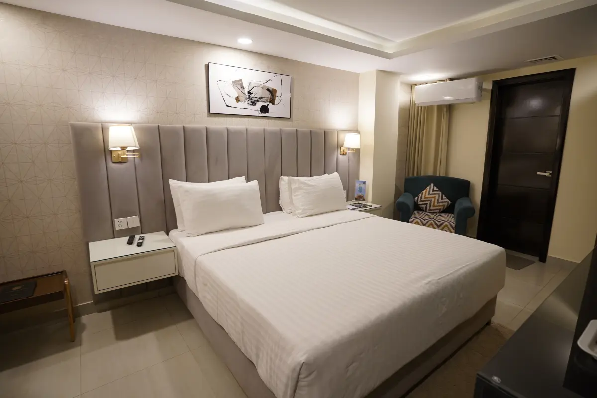 Standard Queen Room